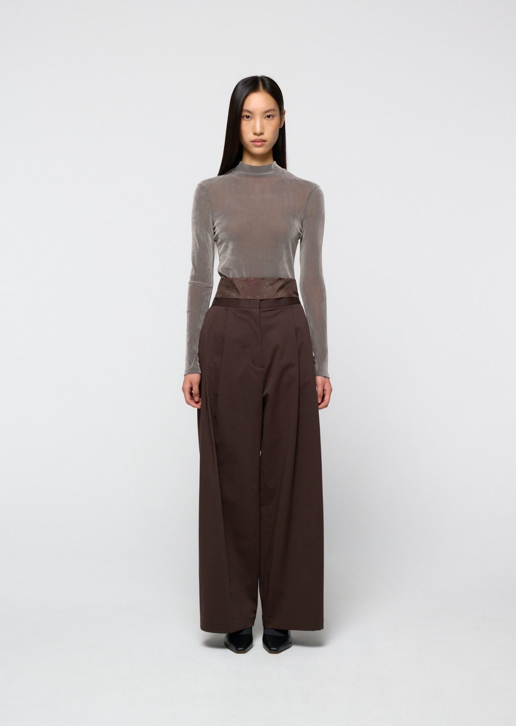 two tuck wide banding pants, brown