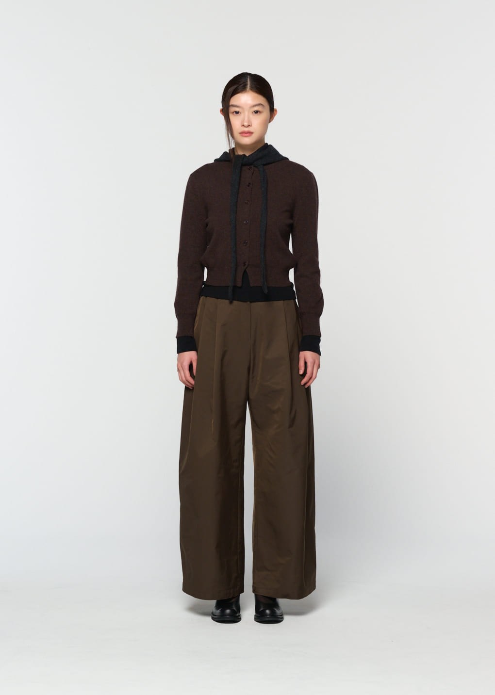 two tuck balloon pants, dark brown hover