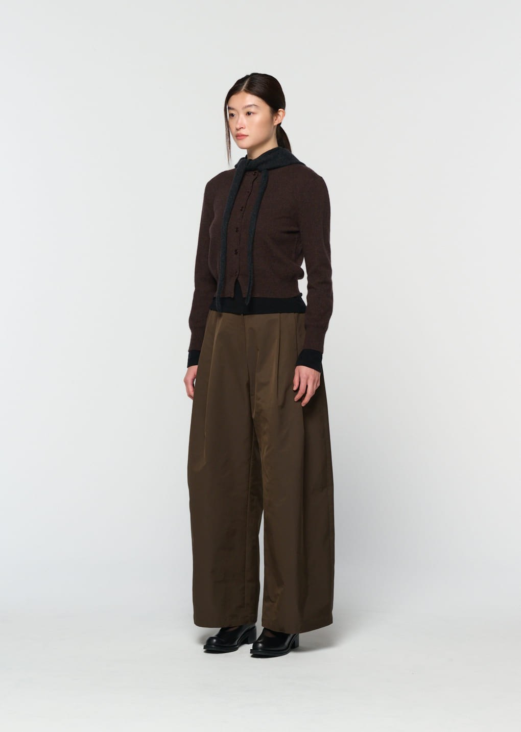 two tuck balloon pants, dark brown