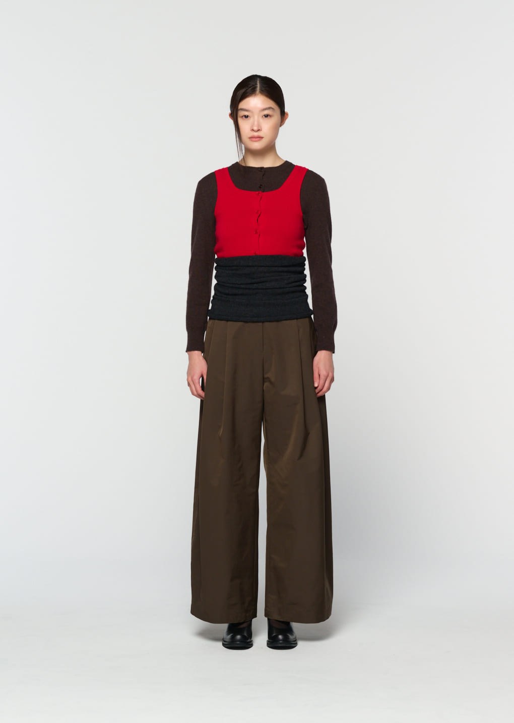 two tuck balloon pants, dark brown
