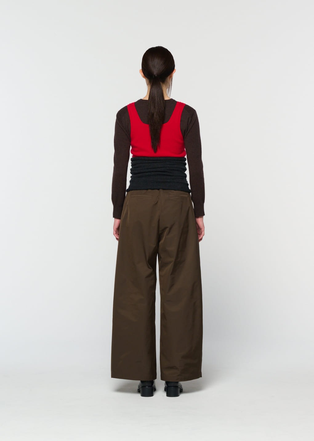 two tuck balloon pants, dark brown