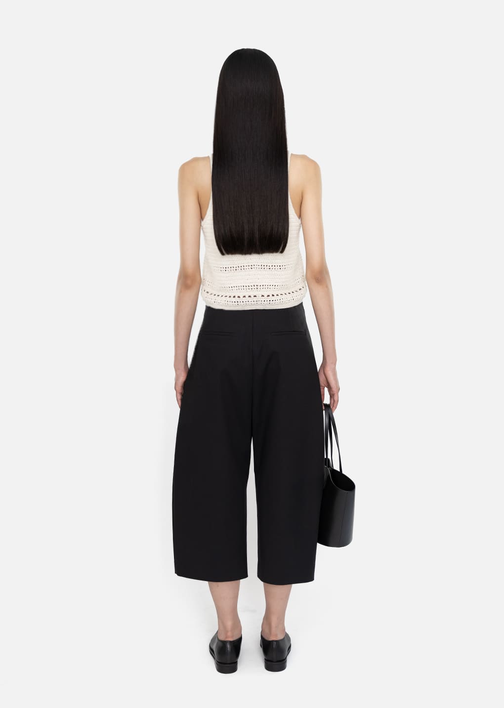 curved capri pants, black