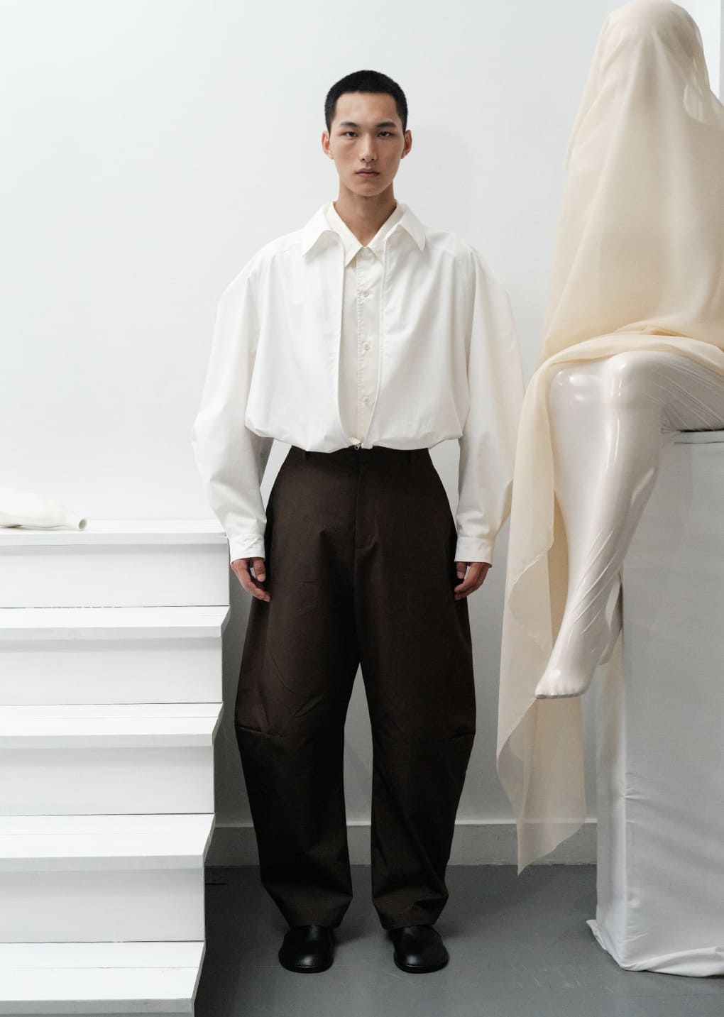 curved zip pants, brown