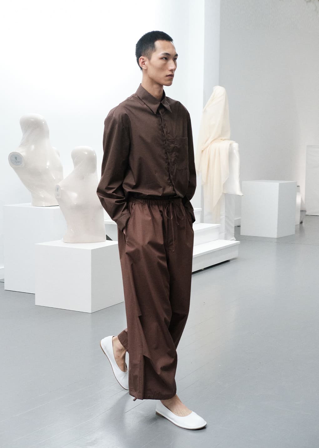 drawstring capri pants, burgundy