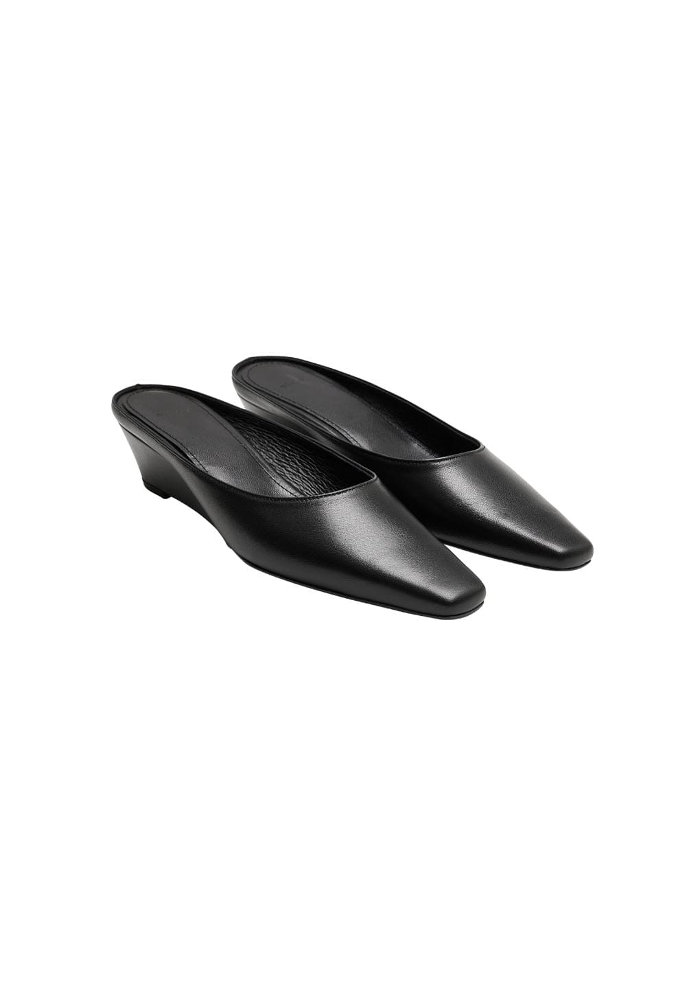 lambskin pointed toe heel, black