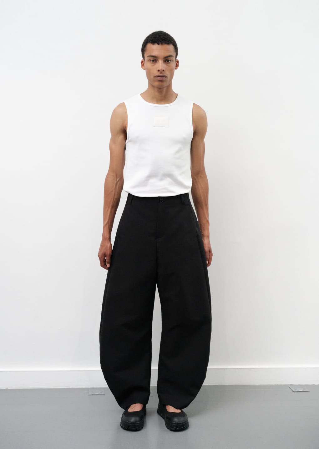 men's curved silhouette pants, black hover
