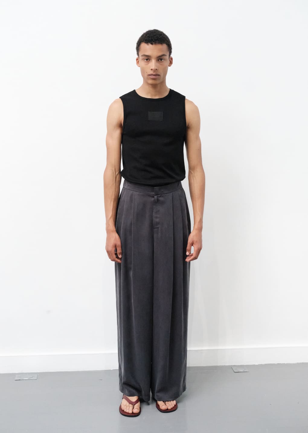 round neck sleeveless top, black