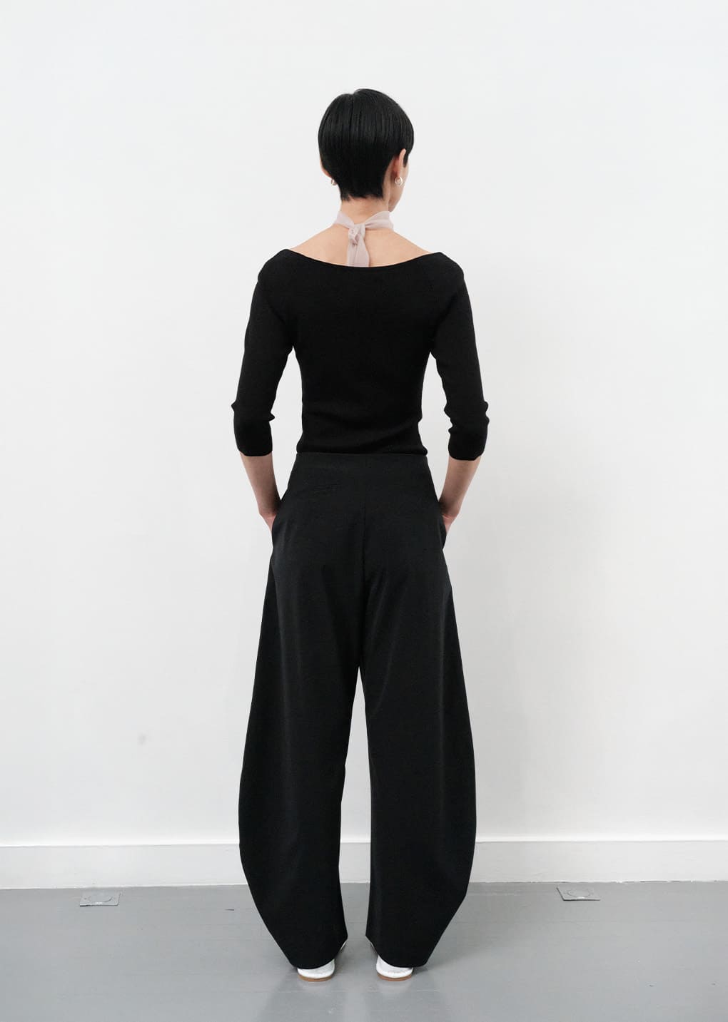 scoop neck knit top, black