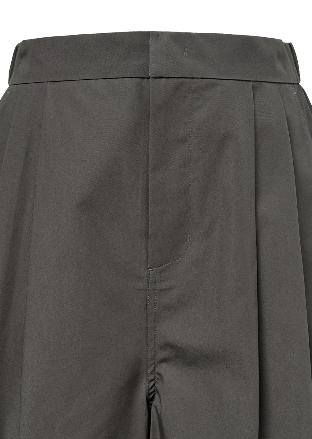 two tuck wide shorts, brown