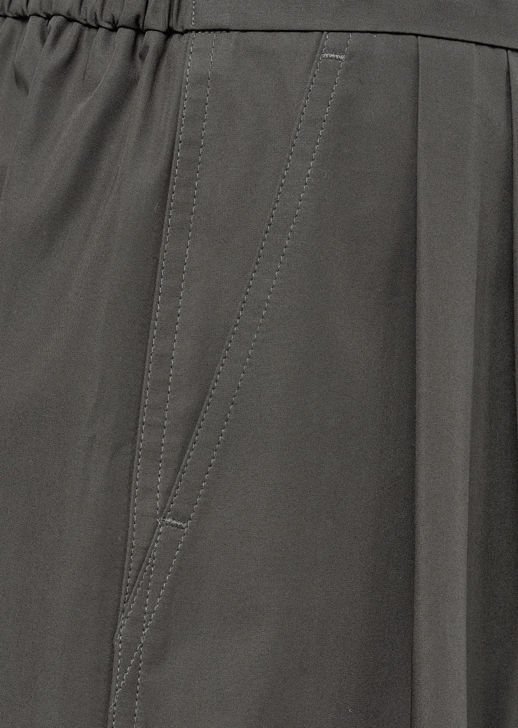 two tuck wide shorts, brown