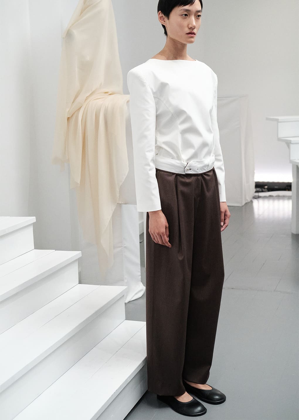 wide tuck pants, brown